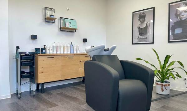 Calligraphy Hair Martina Bark