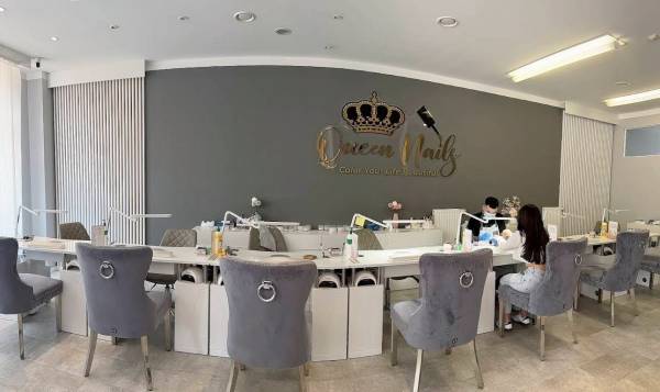 Queen Nails