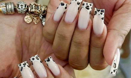 Ayaanails - The Beauty Lounge : Manucure à Talence