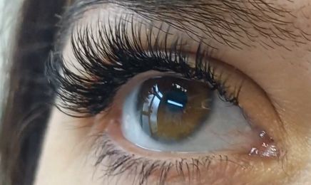Graphye au service des Reines de Beaute : Manucure à Lesneven