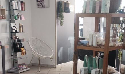  Hairstyles by Laura : Coiffeur à Montendre