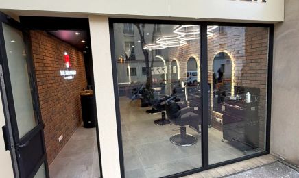 The Red Barber : Barbier à Montrouge