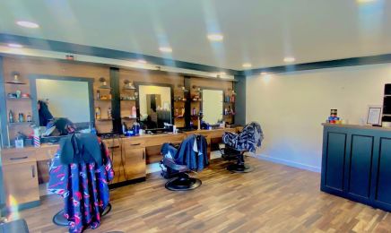 Harda Barber : Barbier à Reze