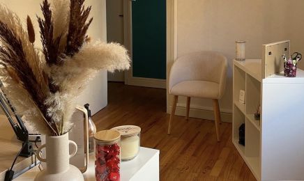 AUTOUR DE L'ONGLE : Manucure à Montrond-les-Bains