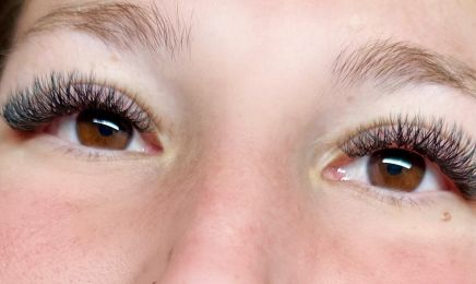 Plum'eyes : Manucure à Cambes