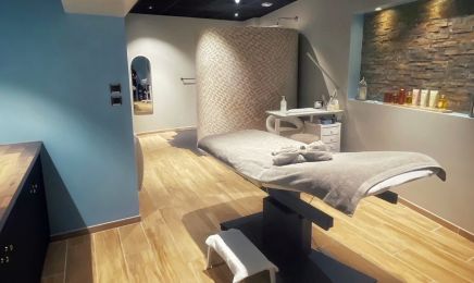 Hôtel Mercure Esthétique et Spa  : Manucure à Épinal