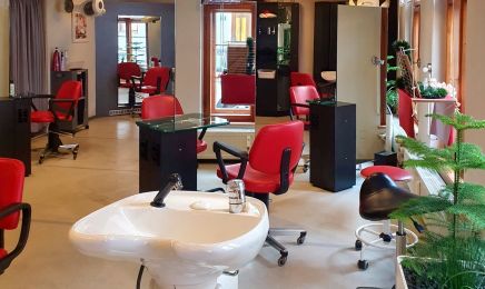 Friseure Fundeis: Kosmetikstudio in Furth im Wald