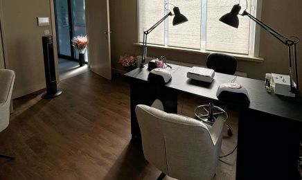 Femenino  : Manucure à Dilbeek