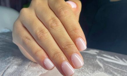 Velvet Beauty : Manucure à Hégenheim