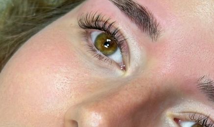 Eleash Brow : Institut de beauté à Saint-Selve
