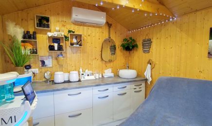 L'atelier beauté by Emilye : Institut de beauté à Chevroux