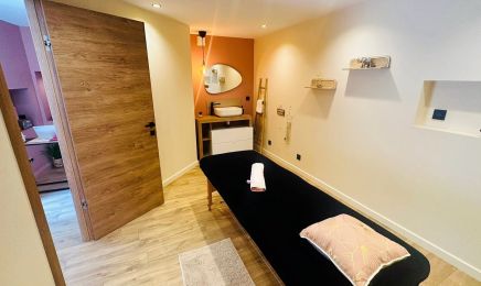 L MASSAGE BIEN-ÊTRE certifiée RENATA FRANCA | Institut exclusivement féminin ♀ : Coiffeur à Riom