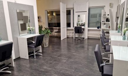 Kamm und Schere: Kosmetikstudio in Sasbach