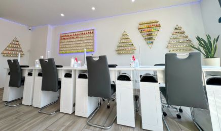 JuLy Nails: Kosmetikstudio in Hürth