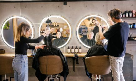 Drôles de Dames : Coiffeur à Lourmarin
