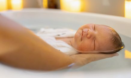 La Vague de naissance - Bain bébé Massage pré natal post natal : Spa à Besançon