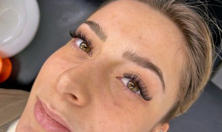 Ongles by Mels & Lashes Fiof.K : Institut de beauté à La Seyne-sur-Mer