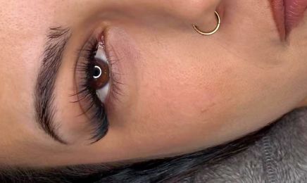 Lash brow art studio  : Institut de beauté à Saint-Raphaël