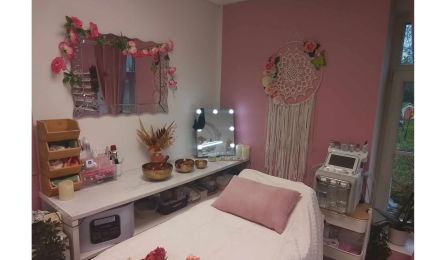 Le chalet d’Angel beauté & bien-être : Manucure à Raismes