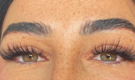Le Secret des Cils Chez MV Coiffure : Manucure à Saint-Zacharie