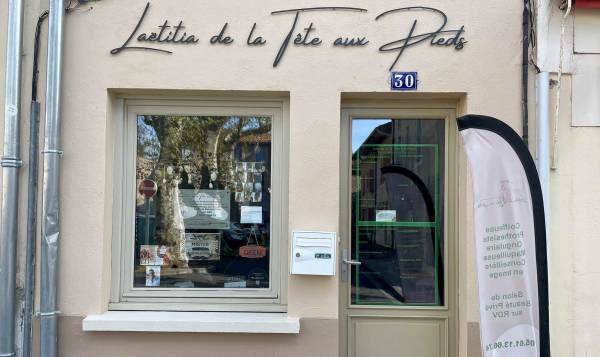 Laetitia "de la tête aux pieds" - Revel 