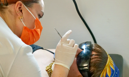 Dealeuse de gems - Grillz & Strass dentaire : Manucure à Rennes