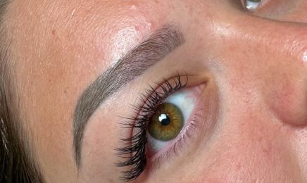 Sarra Ongles et Cils : Manucure à Marseille