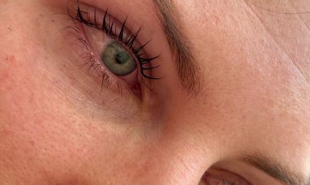 Des cils aux bouts des ongles  : Manucure à TOULOUGES