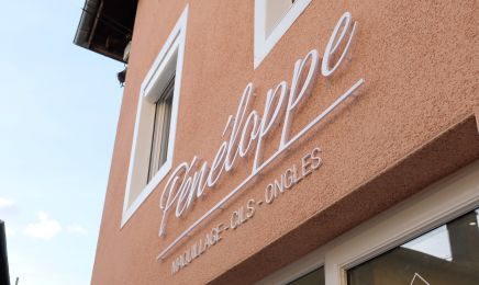 Pénéloppe Maquillage, Cils et Ongle : Manucure à Sainte-Foy-l'Argentière