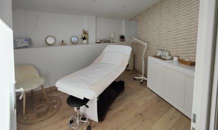 Mel’anys Esthetique : Manucure à Chamalières