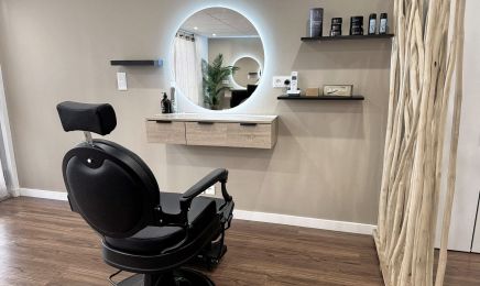 La barber au salon The Darkside : Coiffeur à Saint-Laurent-du-Var