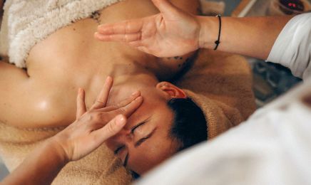 Les Soins de Janne | Kobido | Massage | Soins visage | HydraSkin | Épilation au fil : Manucure à Ustaritz