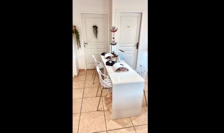 Céline R  : Coiffeur à Ternay