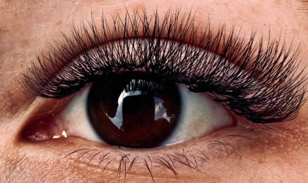 Plum'eyes : Manucure à Cambes