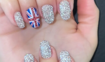 Karolnails Chez Les Coiffeurs du Sud  : Manucure à Marseille
