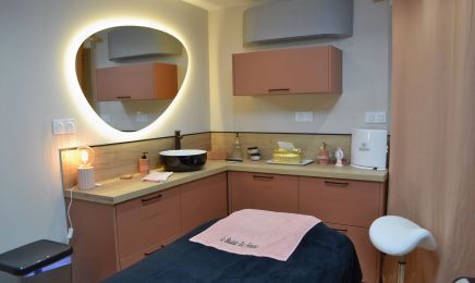Le Boudoir des Femmes by Maëlys : Institut de beauté à Vers-Pont-du-Gard