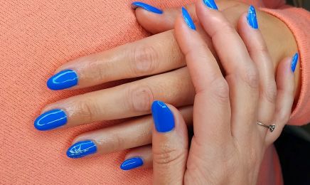 Touche de vernis  : Manucure à Meynes