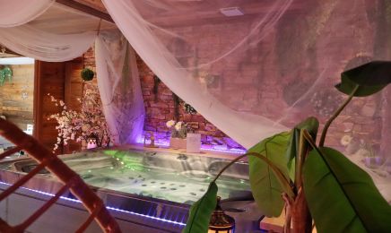Spa privatif Harmonie des Sens : Espace bien être & Jacuzzi  : Institut de beauté à Manigod