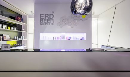Erdbeerschnitte: Friseur in Ludwigsburg