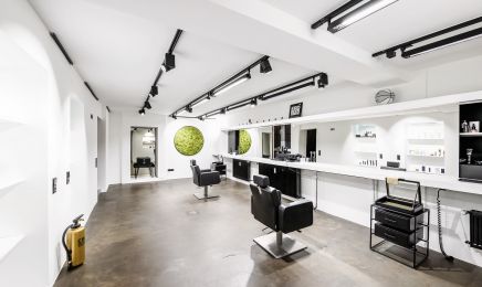 Erdbeerschnitte: Friseur in Ludwigsburg