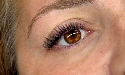 Ambre VATIN - Cils, sourcils et Spray Tan Paris : Institut de beauté à Paris