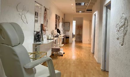 Hautsache & Academy: Kosmetikstudio in Frechen