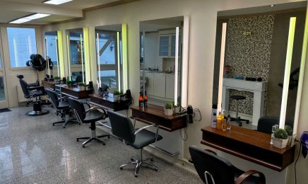 Bahia‘s Haaroase: Friseur in Düren