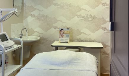 Essentielle et belle : Manucure à Étrelles