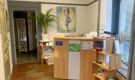 Ems beaute  : Manucure à Ébreuil