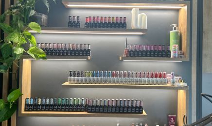 Victoria Nails 03 : Manucure à Charmeil