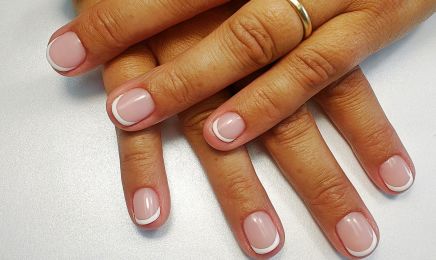 Divi Nails Studio : Manucure à Stavelot