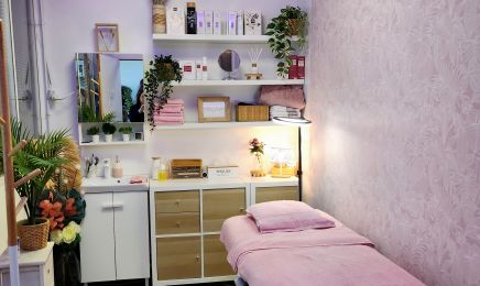 Must Beauté (Chez De Mèche Avec Vous) : Manucure à Villecresnes