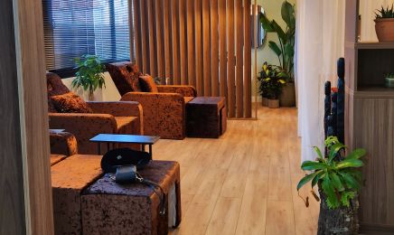 The Silent Sea : Coiffeur à Viroflay