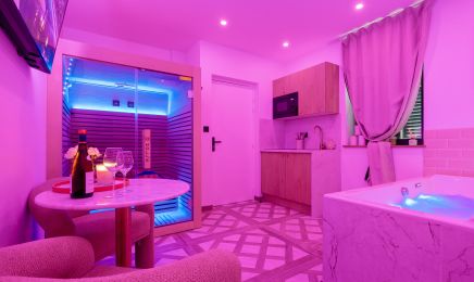 Jacuzzi Spa Privatif l’Hermitage : Spa à Dijon